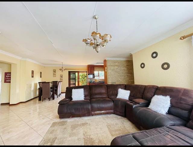 3 BEDROOM HOUSE FOR SALE IN NEW STATE AREA